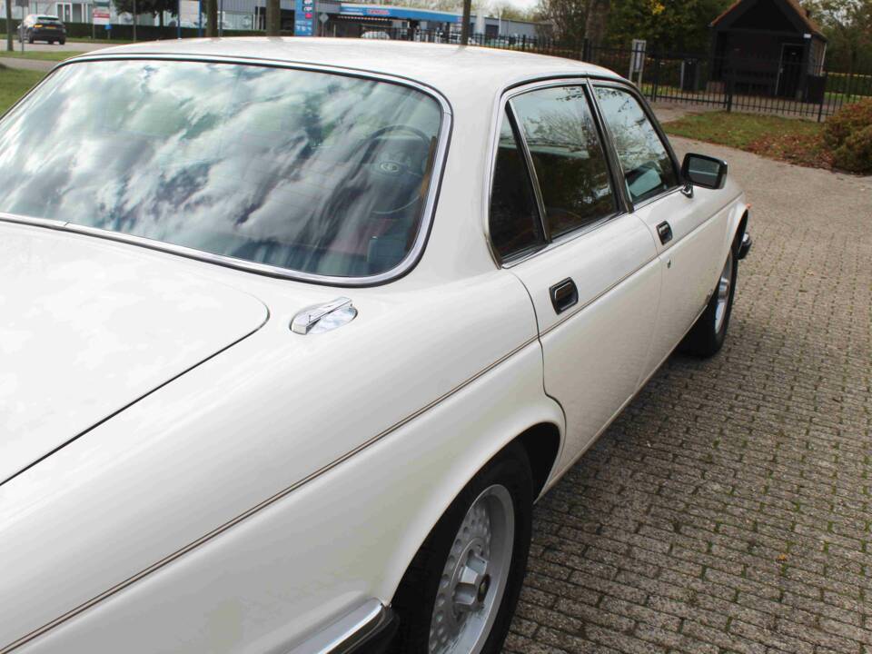 Bild 23/68 von Jaguar XJ 6 4.2 (1985)