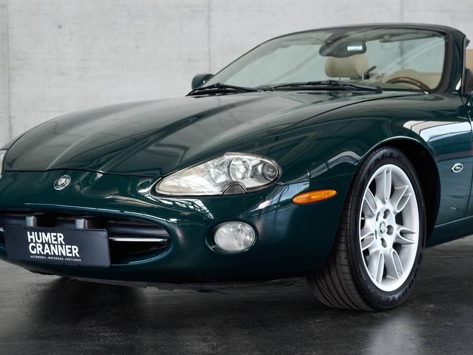 Bild 3/50 von Jaguar XK8 4.0 (2002)