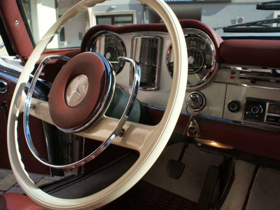 Image 27/50 of Mercedes-Benz 230 SL (1967)