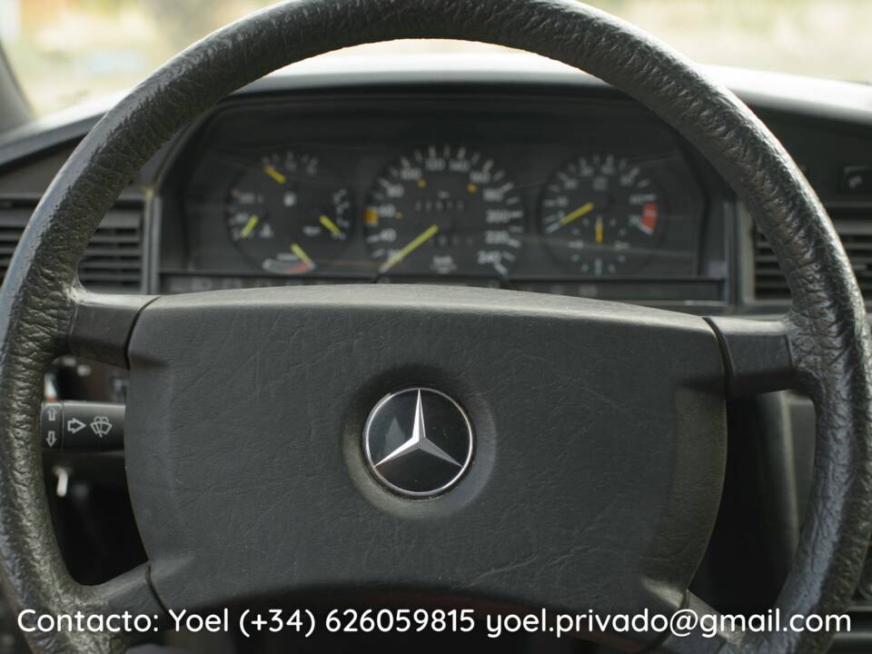 Image 28/41 of Mercedes-Benz 190 E 2.6 (1987)
