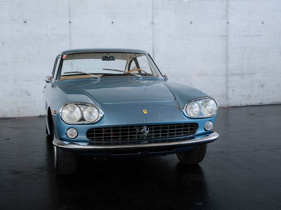 Image 16/50 of Ferrari 330 GT 2+2 (1964)