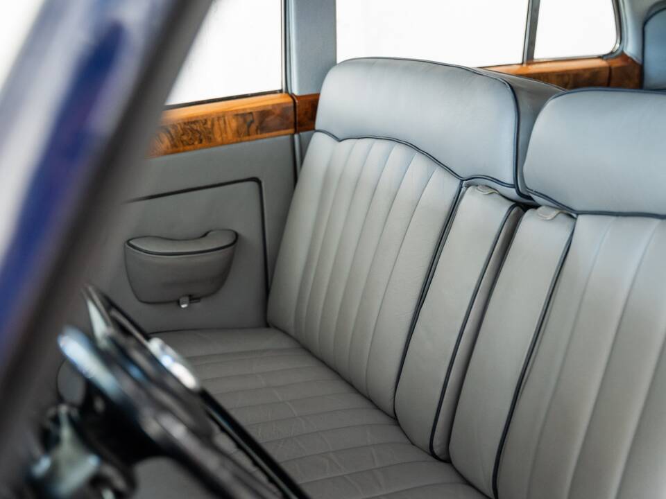 Image 19/40 of Rolls-Royce Silver Cloud II (1960)