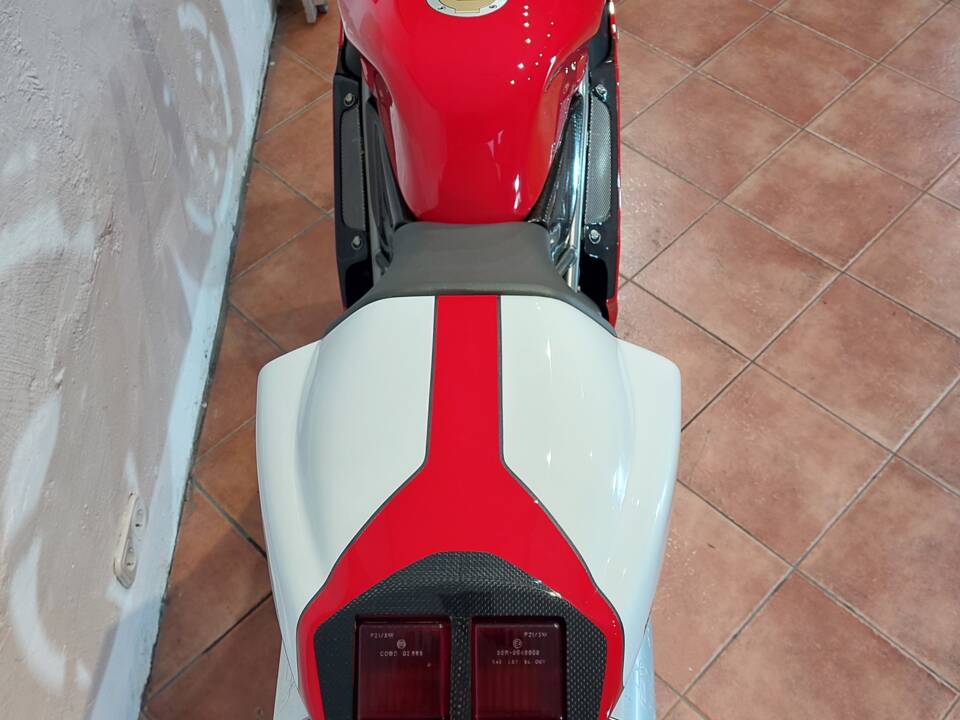 Immagine 15/40 di Ducati DUMMY (2002)