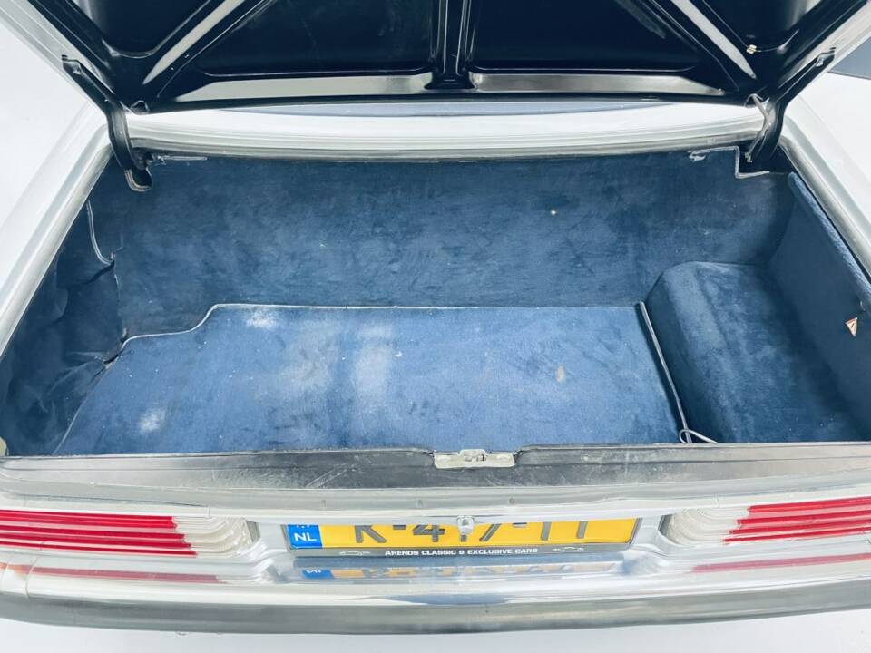 Image 15/18 de Mercedes-Benz 380 SL (1982)