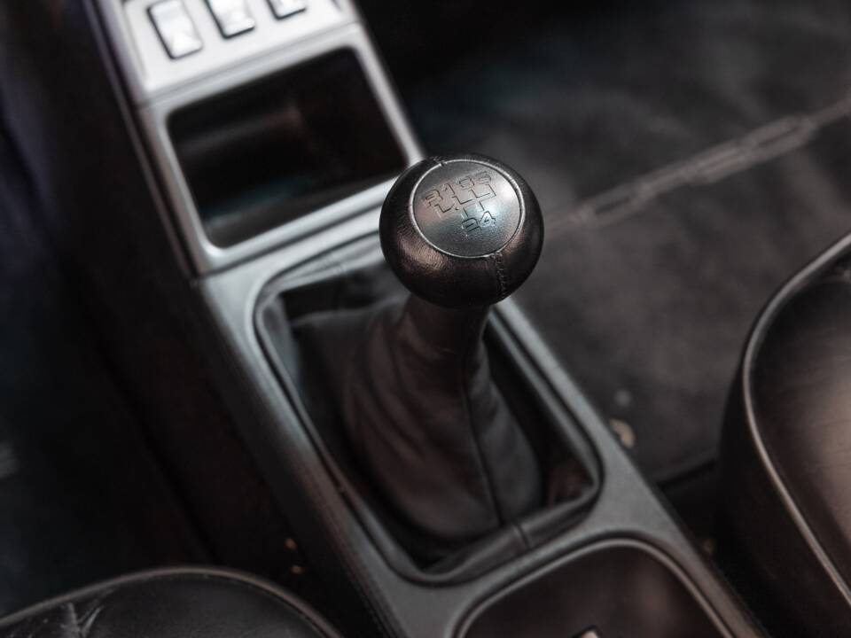 Image 17/32 of Porsche 911 Turbo 3.3 (1992)