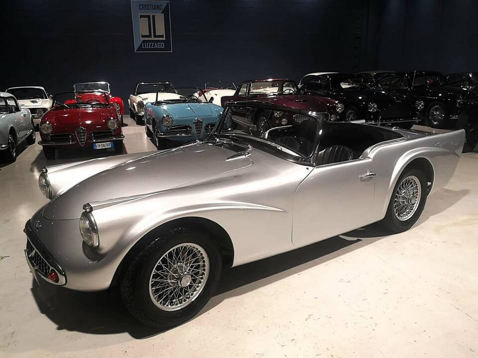 Image 2/37 of Daimler SP 250 (1960)