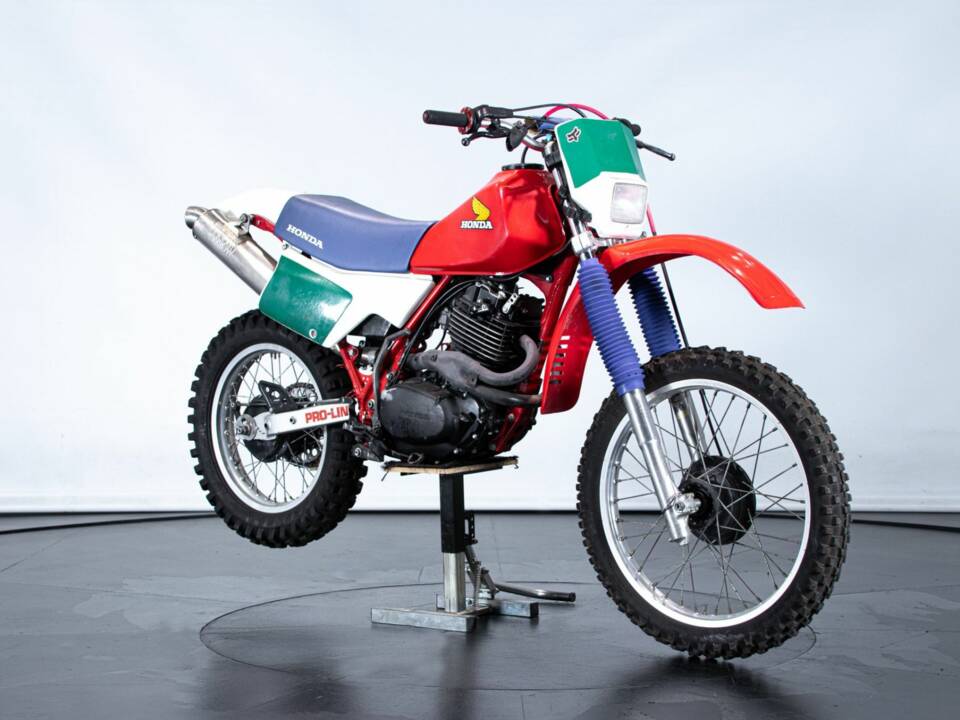 Image 3/9 of Honda DUMMY (1989)