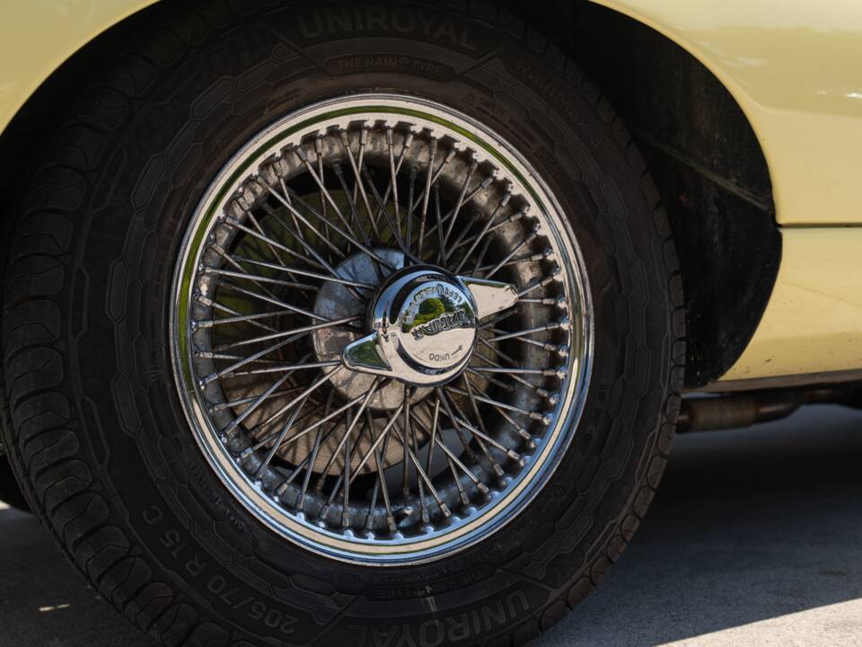 Image 4/78 de Jaguar E-Type (1969)