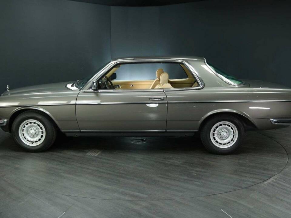 Imagen 3/30 de Mercedes-Benz 280 CE (1984)