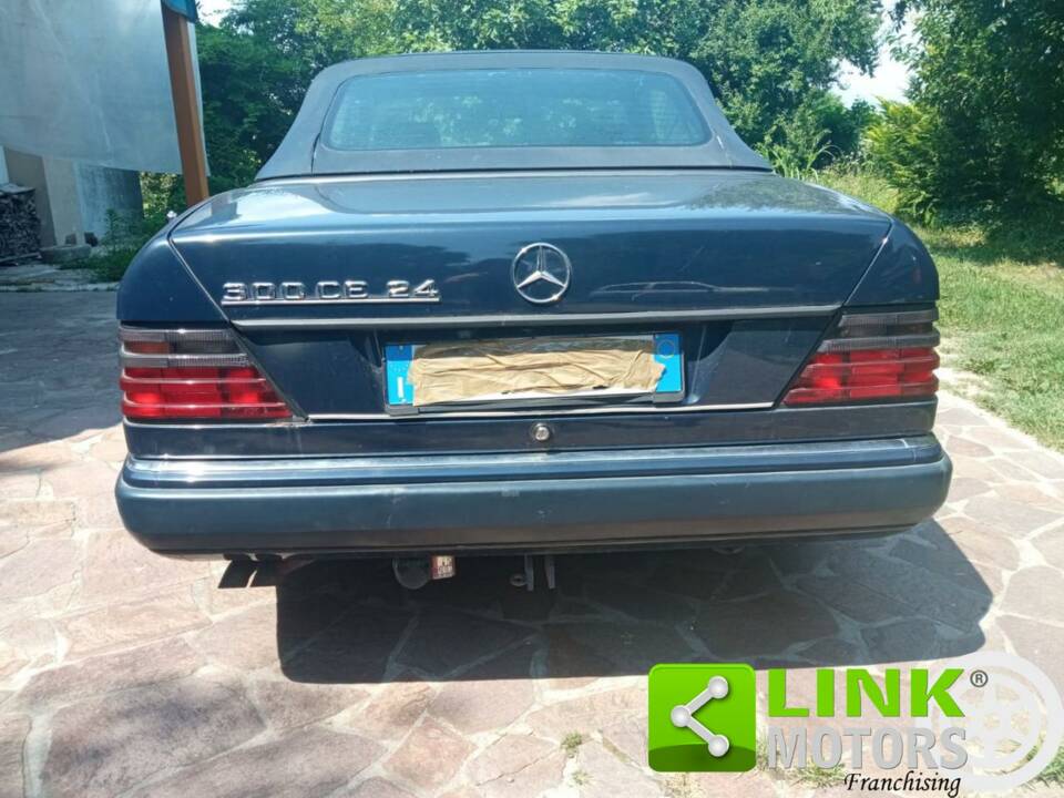 Imagen 3/4 de Mercedes-Benz 300 CE-24 (1992)