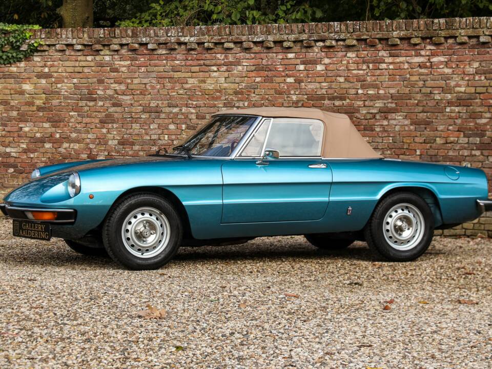 Image 20/50 of Alfa Romeo 2000 Spider Veloce (1981)