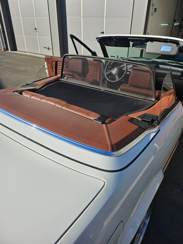 Immagine 9/67 di BMW 320i (1990)