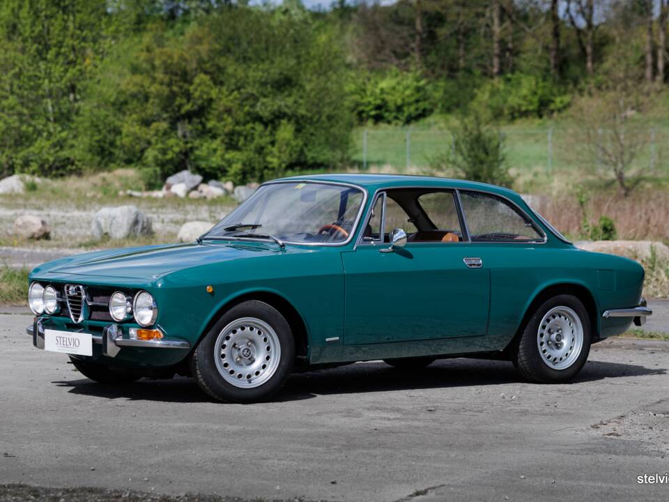 Bild 2/39 von Alfa Romeo 1750 GT Veloce (1971)