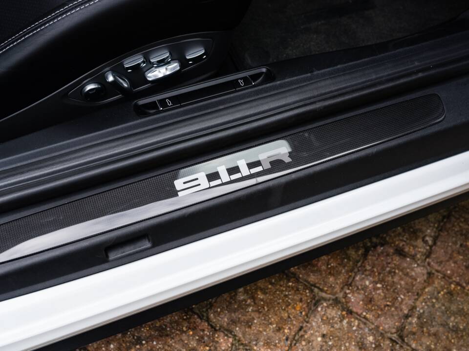 Image 32/42 of Porsche 911 R (2016)