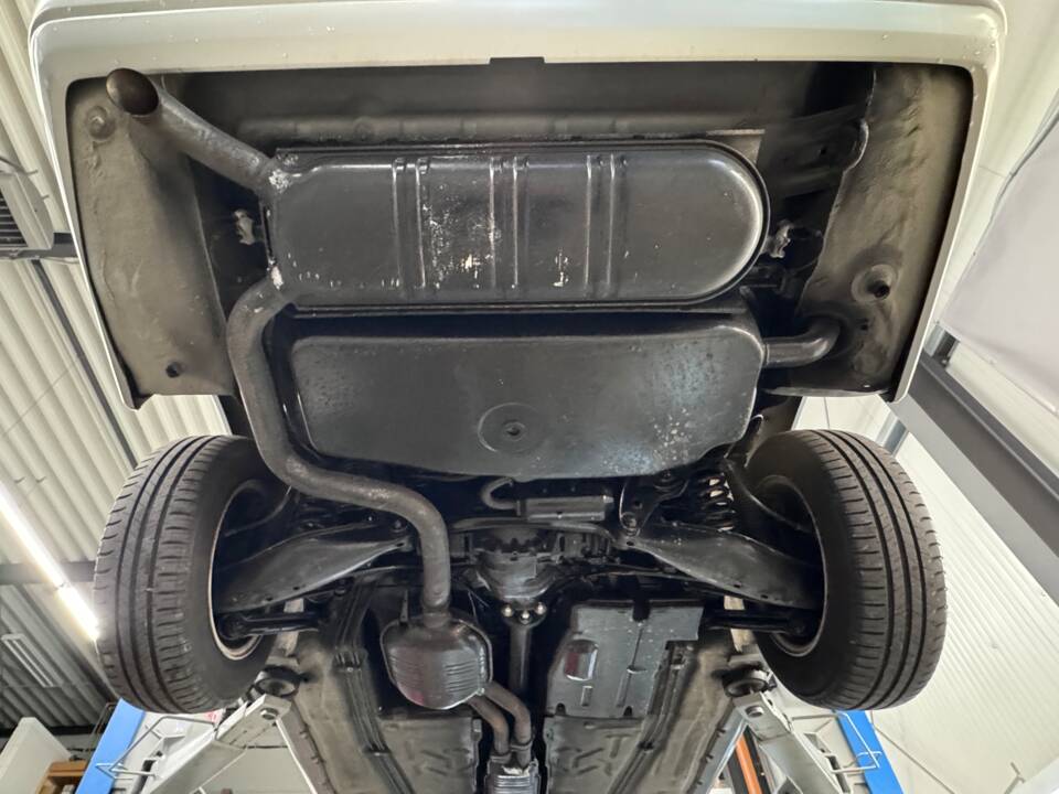 Bild 38/49 von Mercedes-Benz E 320 T (1993)