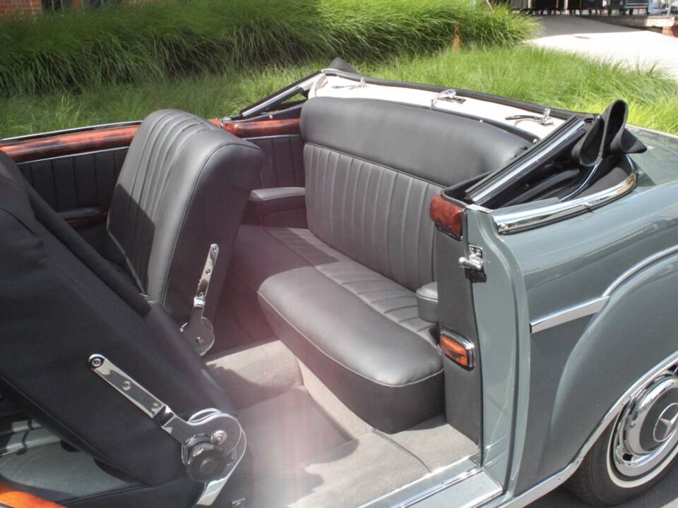 Immagine 12/17 di Mercedes-Benz 220 SE Cabriolet (1960)