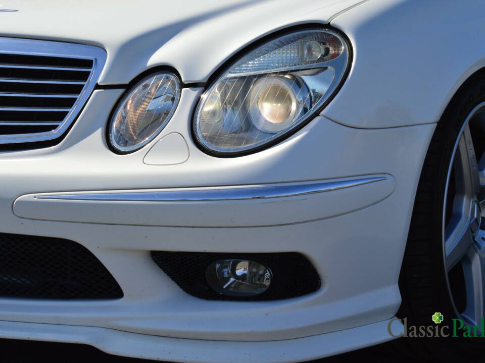 Image 47/50 of Mercedes-Benz E 500 T (2004)