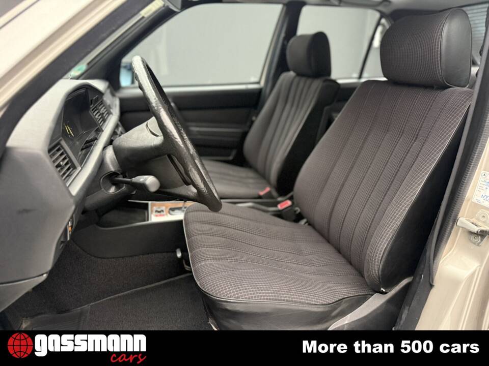 Bild 11/15 von Mercedes-Benz 190 E (1985)