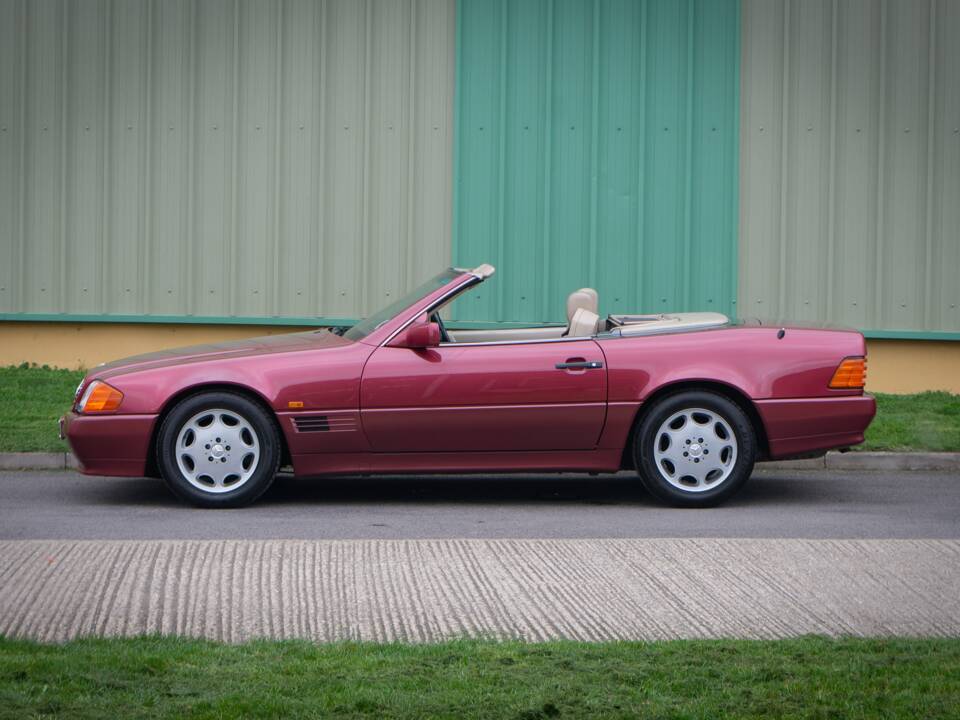 Image 3/28 of Mercedes-Benz 500 SL (1992)