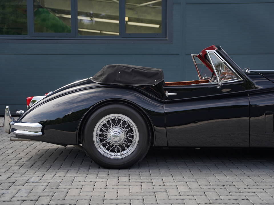 Image 33/50 of Jaguar XK 140 DHC (1956)