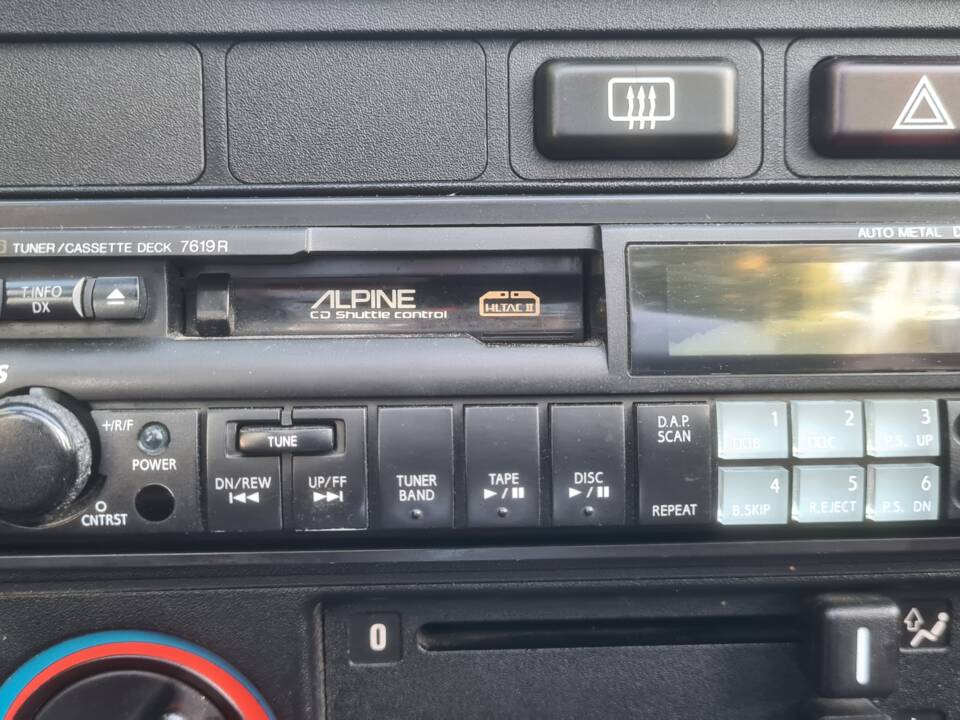 Image 18/18 of BMW 325i (1987)