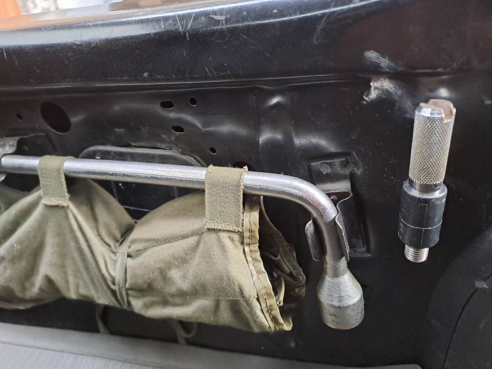 Image 23/73 of Mercedes-Benz 280 SE (1971)