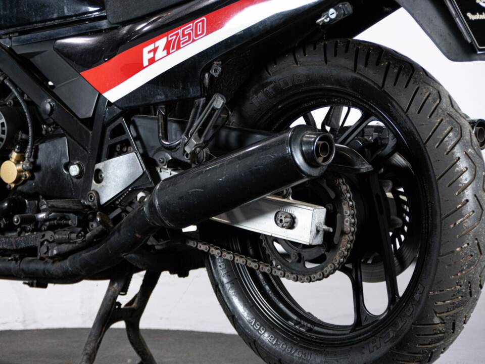 Image 10/50 of Yamaha FZ 750 (1986)
