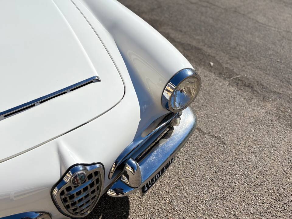 Image 14/23 of Alfa Romeo Giulia 1600 Spider (1963)