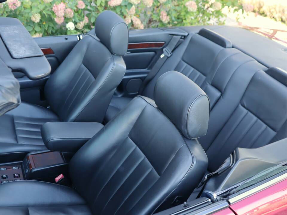 Image 21/50 of Mercedes-Benz E 220 (1994)