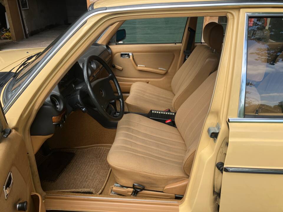 Image 6/33 of Mercedes-Benz 230 TE (1984)
