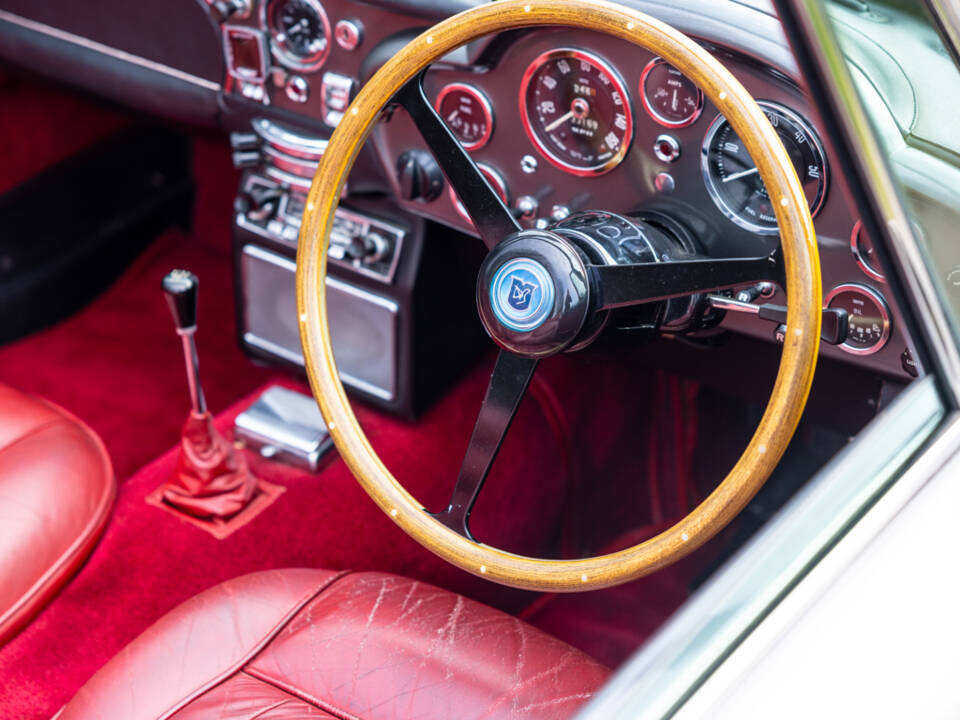 Image 9/50 of Aston Martin DB 5 (1964)