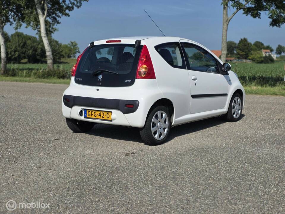 Image 7/32 of Peugeot 107 (2009)