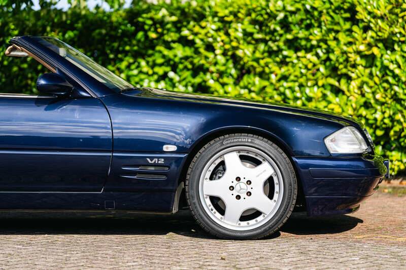 Image 37/50 of Mercedes-Benz SL 600 (2000)