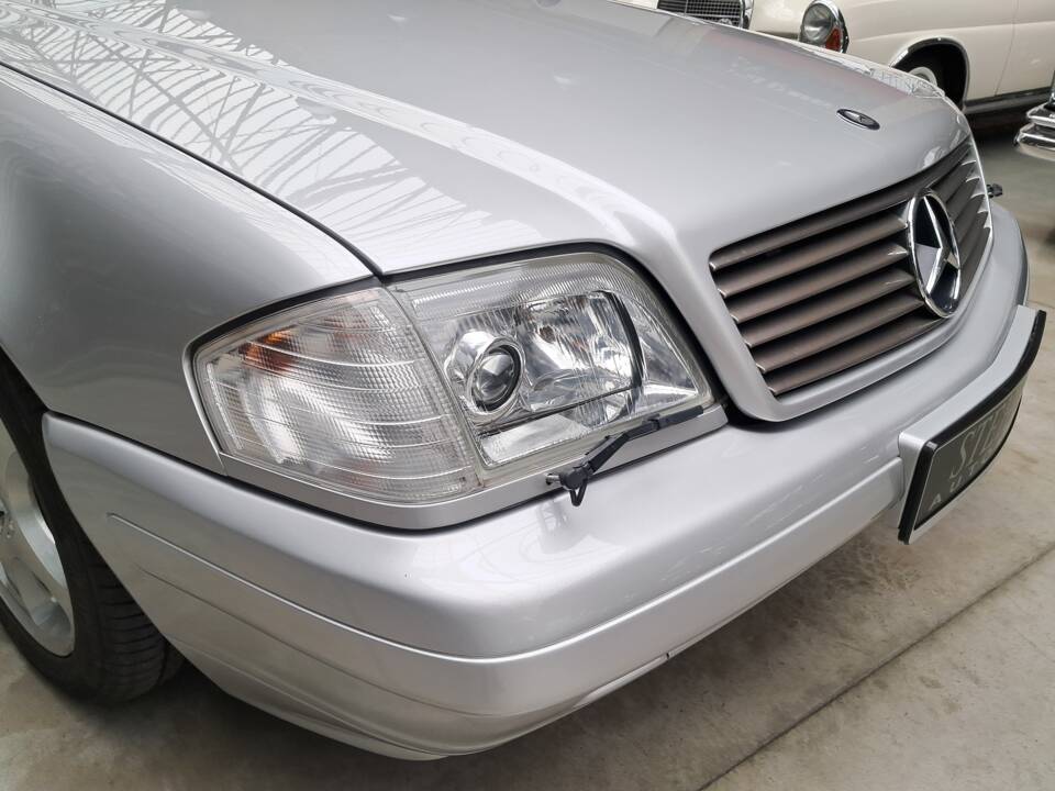 Image 46/50 of Mercedes-Benz SL 320 (1998)