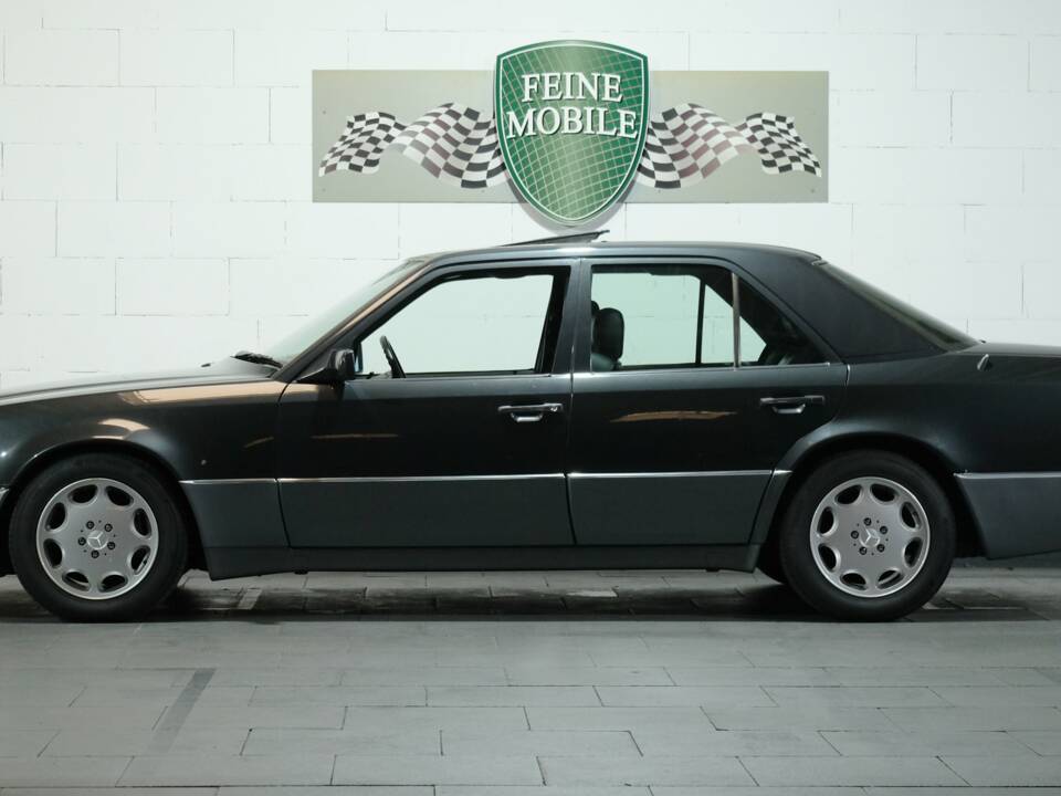 Bild 2/28 von Mercedes-Benz 500 E (1991)
