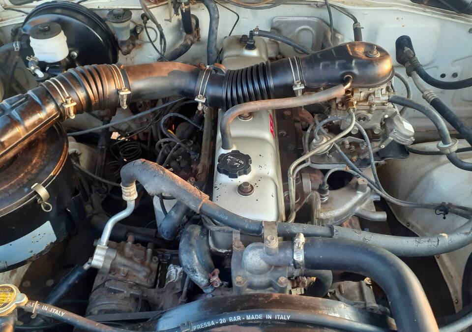 Image 42/61 of Toyota Land Cruiser FJ 62 (1989)