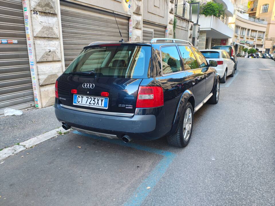 Image 3/9 de Audi A6 2.5 TDI allroad quattro (2005)
