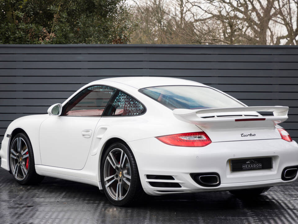 Image 2/27 of Porsche 911 Turbo (2010)