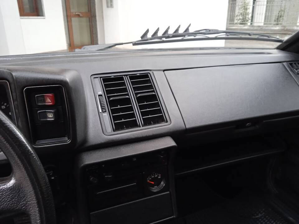 Image 31/67 de Volkswagen Scirocco II GT (1984)