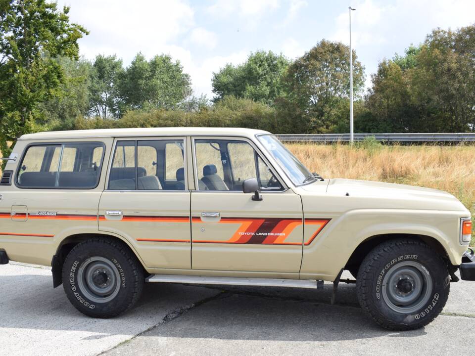 Image 17/24 of Toyota Land Cruiser FJ 60 (1984)