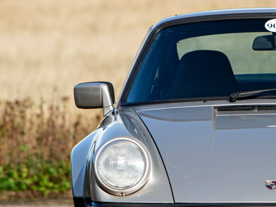 Image 44/47 of Porsche 911 Turbo 3.3 (1983)