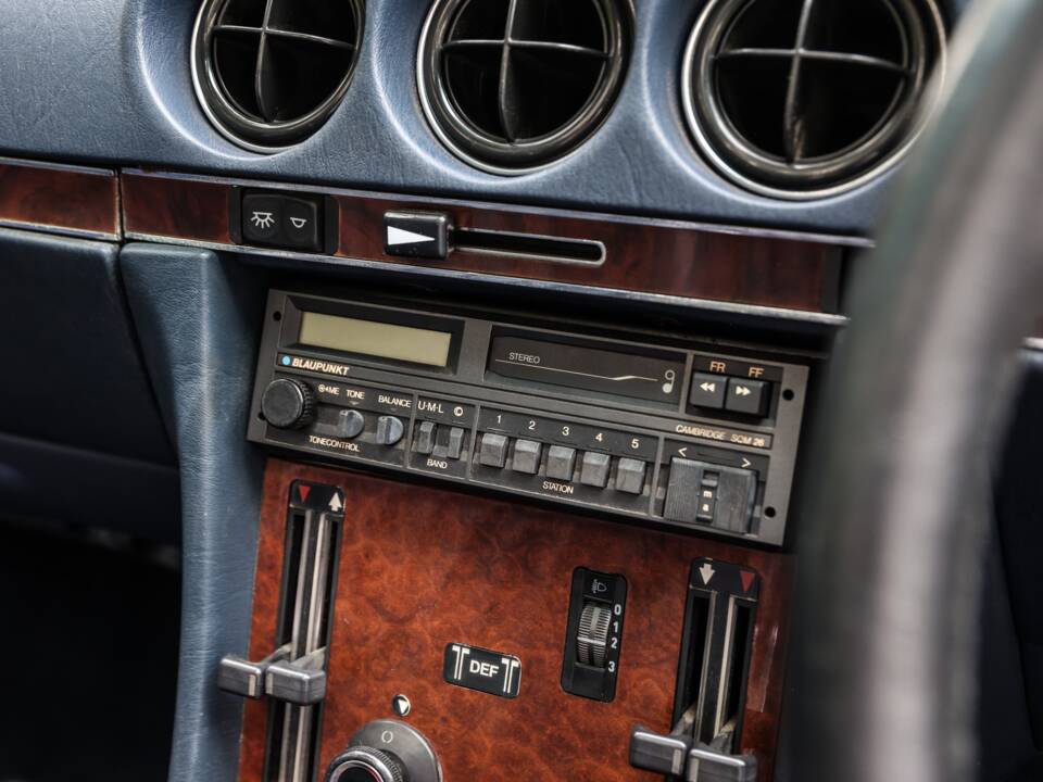 Image 41/43 of Mercedes-Benz 300 SL (1989)