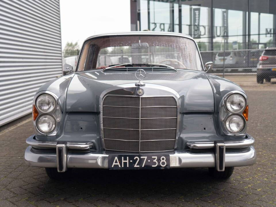Image 2/8 of Mercedes-Benz 220 SE b (1962)