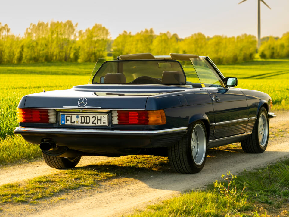 Immagine 6/42 di Mercedes-Benz 300 SL (1986)