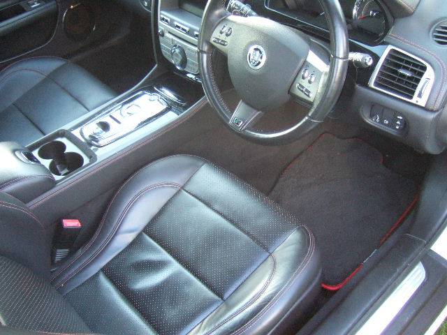 Image 11/17 of Jaguar XKR (2011)