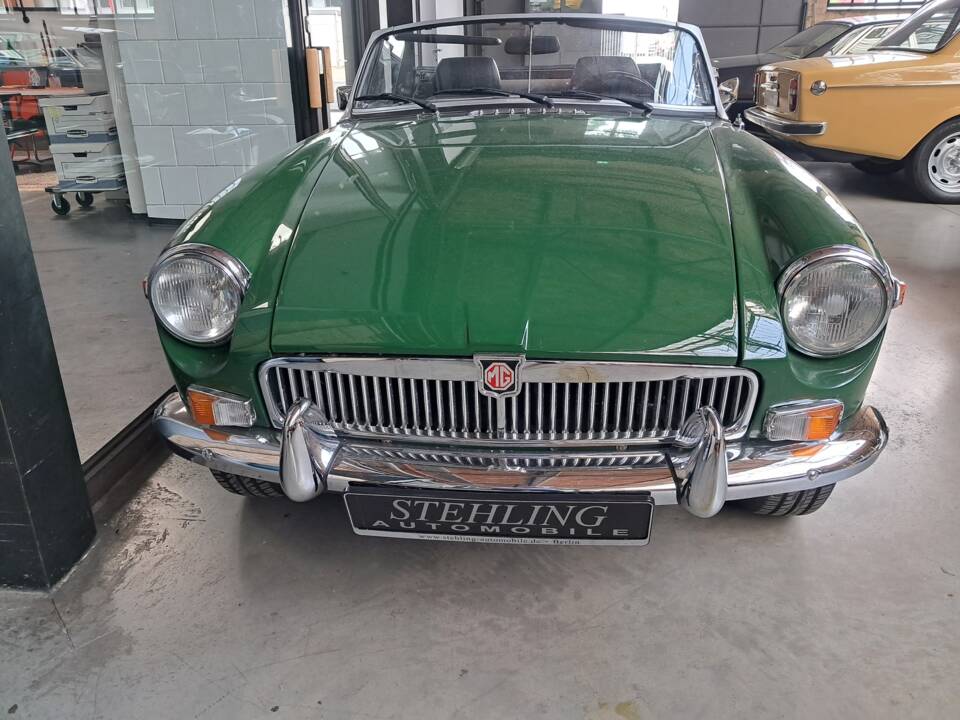 Image 5/6 of MG MGB (1976)
