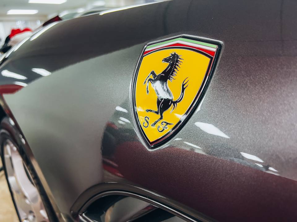 Image 8/28 of Ferrari California (2011)