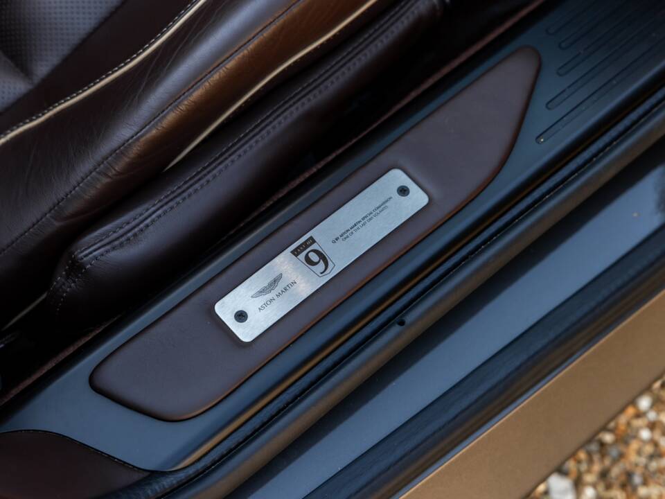 Bild 53/79 von Aston Martin DB 9 GT Volante (2017)