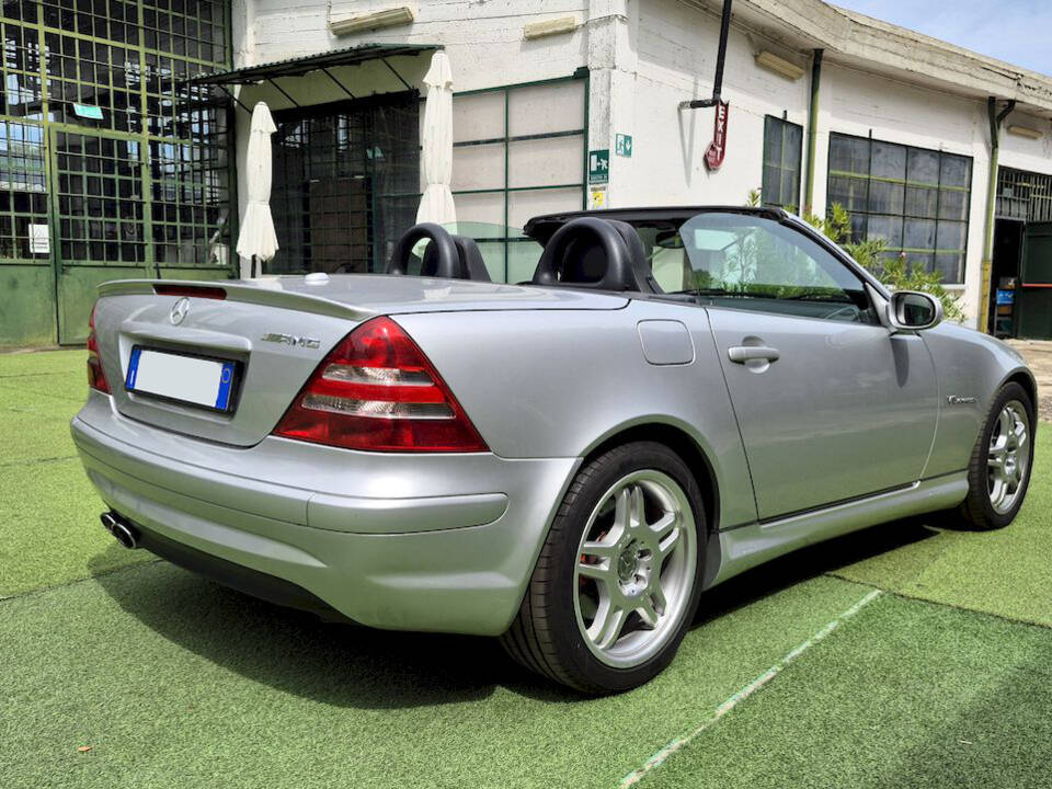 Afbeelding 11/63 van Mercedes-Benz SLK 32 AMG (2001)