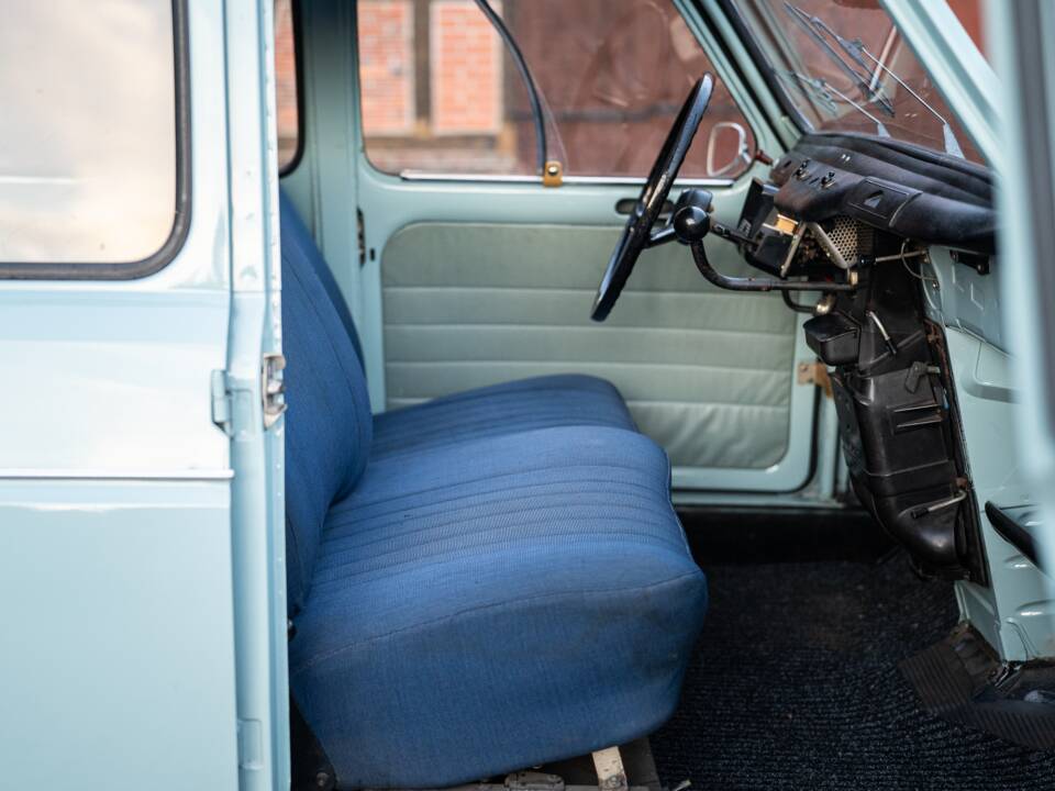 Image 40/66 of Renault R 4 Super (1962)